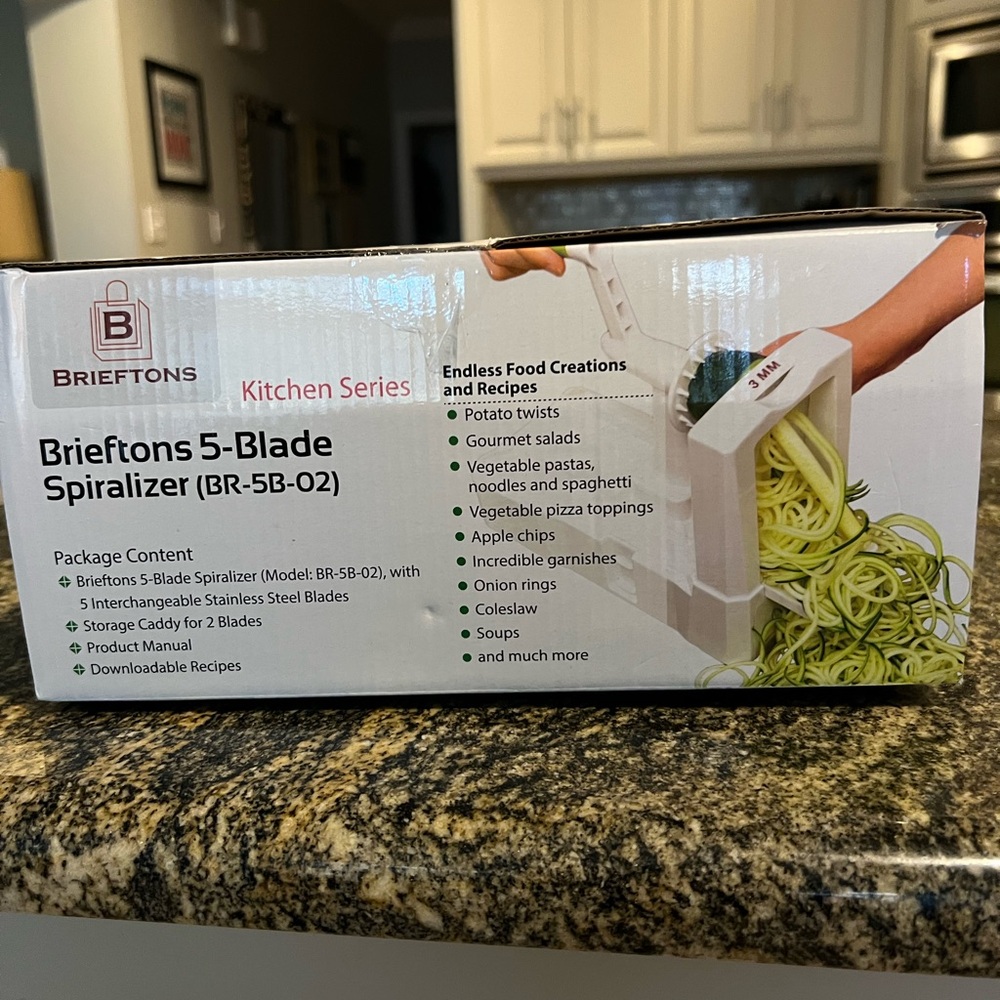 White Brieftons 5-Blade Spiralizer